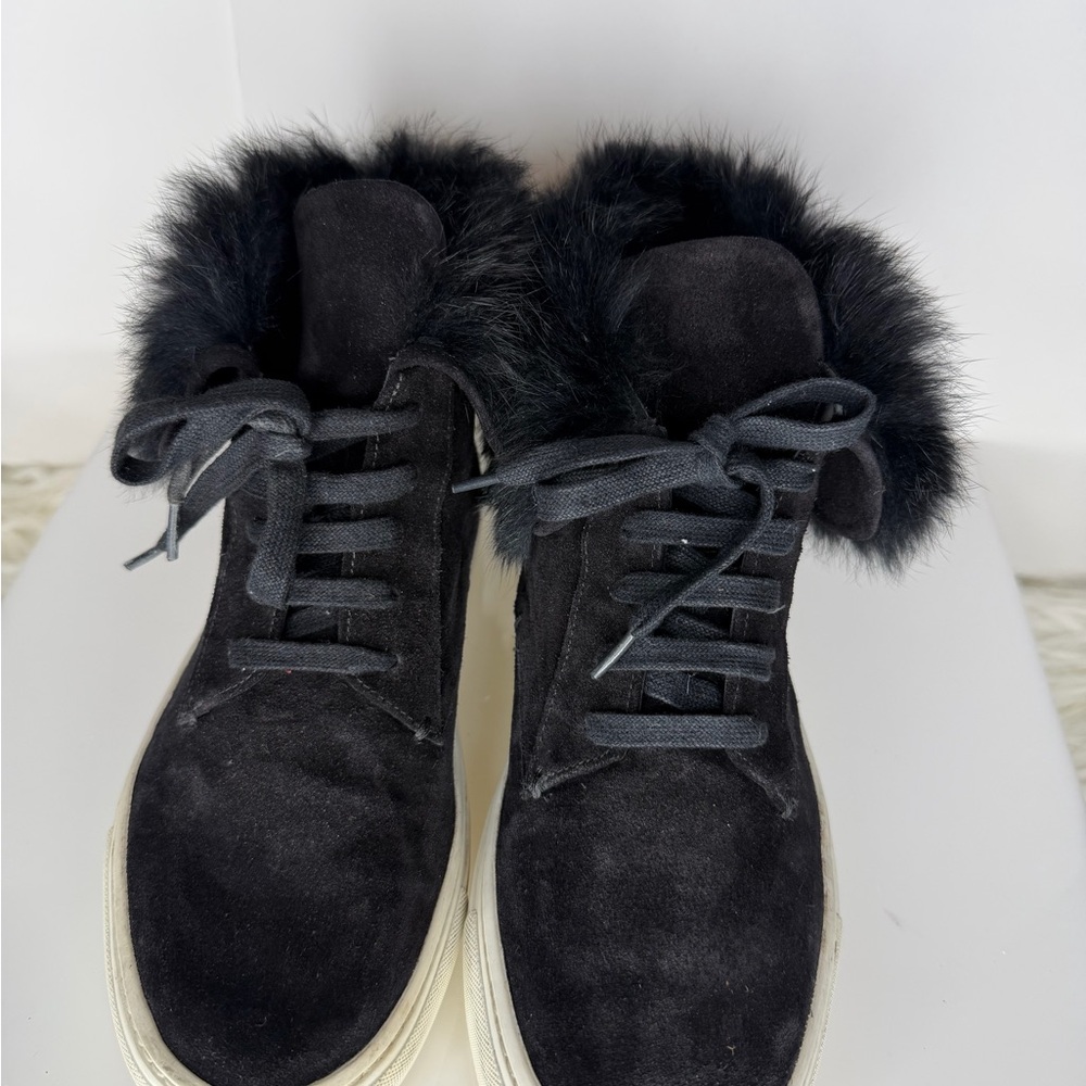 Vince‎ Black Fur-Trimmed Sneakers. Street style shoe